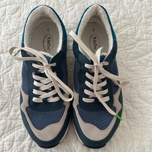 TAOS Detour Sneakers Size 9